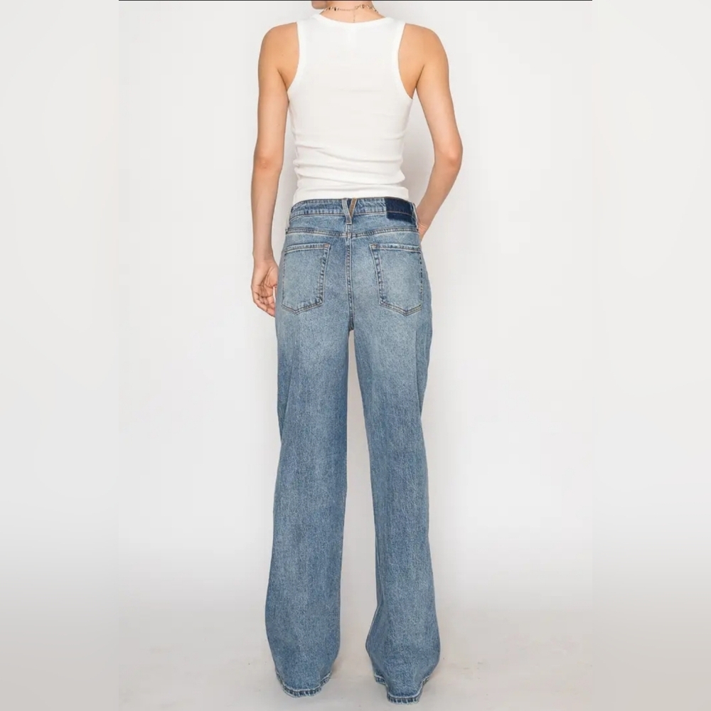 High-Rise Wide-Leg Women’s Jeans - Light Blue - Picture 4 of 6